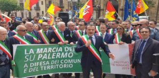 La marcia dei Sindaci siciliani a Palermo, confronto serrato per la soluzione della crisi finanziaria delle Città Metropolitane e dei Liberi Consorzi