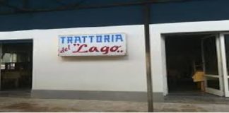 Avvolta dalla fiamme nella notte scorsa la “Trattoria del Lago”, a Ganzirri, Messina