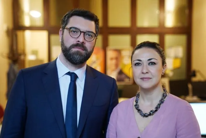 Antonio-De-Luca-Valentina-Zafarana-indignati