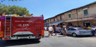 Nella tarda mattinata di oggi un denso fumo nero ha invaso la Via La Farina, a Messina, destando attimi di paura fra i residenti