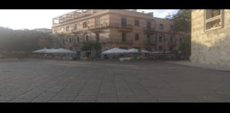 Rissa durante la notte scorsa a Messina, in piazza Duomo