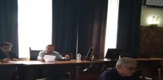 Stamane la Commissione lavori pubblici (del Comune di Messina), presieduta dal consigliere Libero Gioveni, ha affrontato, alla presenza del Dirigente del Dipartimento ing. Antonino Amato, la delicata questione della mancata stipula del contratto per la gestione e manutenzione degli impianti di pubblica illuminazione