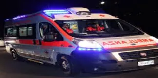 E’ stato ferito al volto (tutt’ora sotto cure mediche), da un taglio provocato da un pezzo di vetro plastificato (fraudolentemente ricavato dal recluso), accuratamente affilato, l’agente della Penitenziaria nel Carcere di Barcellona Pozzo di Gotto