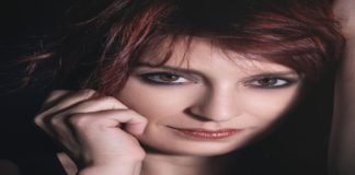 La cantautrice siciliana, mariaFausta, che ha incantato con l’album “Million Faces” presentato a Parigi duettando con Didier Lockwood torna a scrivere per il teatro