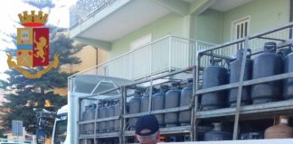 La settimana scorsa gli agenti del Distaccamento della Polizia Stradale di Barcellona Pozzo di Gotto, nell’ambito dei servizi specifici mirati al controllo del trasporto e deposito di merce pericolosa ed esplodente, hanno rinvenuto a Falcone un magazzino