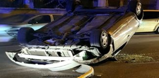 Nella notte di oggi intorno alle 2.00 una Toyota Yaris condotta da un giovane si è ribaltata nel pressi di una noto locale notturno sulla via Consolare Pompea, a Messina