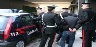 Questa mattina, in esecuzione di un’ordinanza di custodia cautelare emessa dal Giudice delle indagini preliminari del Tribunale di Messina su richiesta della Procura della Repubblica peloritana, i carabinieri del Nucleo Investigativo del Comando Provinciale carabinieri di Messina con la collaborazione dei militari delle Compagnie carabinieri di Catania Fontana Rossa ed Augusta (SR) hanno arrestato un 49enne