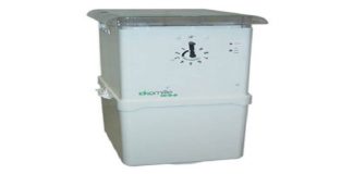 “Posizioneremo accanto alle postazioni di cassonetti indifferenziati che ci sono in tutta la città degli erogatori – esche per topi, che saranno utilizzati sia per catturarli, che come monitoraggio della loro presenza verificando il consumo medio delle esche”