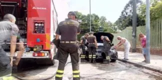 I vigili del fuoco sono intervenuti oggi pomeriggio a Messina, nei pressi di Villa Dante