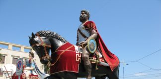 Nella polemica sulla mancata passeggiata dei Giganti Mata e Grifone (storici fondatori di Messina), dal deposito di via Catania fino a Camaro, si inseriscono le dichiarazioni di Massimo Minutoli e Giuseppe Scattareggia