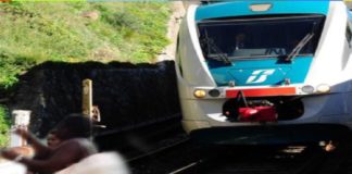 Treno fermo su binari: va di scena il calvario in Calabria, sulla linea Paola-Cosenza