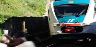 Treno fermo su binari: va di scena il calvario in Calabria, sulla linea Paola-Cosenza