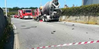 Un drammatico incidente, si e’ verificato alle ore 11.00 nei pressi della Raffineria di Milazzo (ME) tra uno scooter e una betoniera