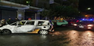 Raid incendiario nella notte in via Catania a Messina, ignoti dopo aver cosparso di benzina alcuni mezzi di trasporto hanno appiccato le fiamme