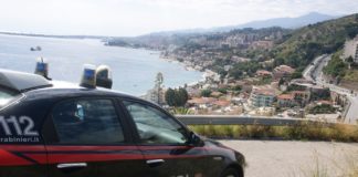 Messina: alla guida senza patente si finge il fratello gemello, ma viene tradito dal tatuaggio