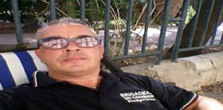 L’ex brigadiere dei carabinieri Salvatore Scardigno 51 anni, si è incatenato stamane davanti al portone del Comando Interregionale Culqualber