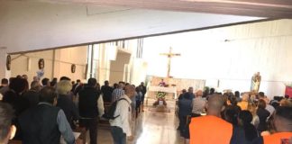 Stamane la chiesa della Sacra Famiglia del Villaggio CEP a Messina, era gremita per l’ultimo saluto a Giovanni Caponata