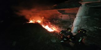 Potrebbe essere stato un cortocircuito, la causa dell’incendio che si è sviluppato intorno alle 22.30 di ieri, all’interno del Cimitero Monumentale