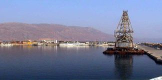 I segretari generali di Cgil, Cisl e Uil Messina, Giovanni Mastroeni, Tonino Genovese e Ivan Tripodi, hanno scritto al Commissario straordinario dell’Autorità Portuale di Messina, amm. Antonino De Simone, e al segretario generale, Ettore Gentile, chiedendo un incontro urgentissimo per conoscere lo stato attuale dei lavori del pontile di Giammoro