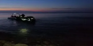 Un ragazzo di 27 anni di Sciacca (AG) è stato salvato all’alba, dai vigili del Fuoco e dalla Guardia costiera