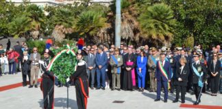 Stamane in occasione della “Festa dell’Unità Nazionale-Giornate delle Forze Armate”, ha avuto luogo in piazza Unione Europea a Messina, la cerimonia di deposizione di una corona d’alloro al Monumento ai Caduti