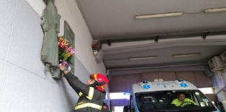 La confraternita Misericordia di Messina ha reso omaggio ai Vigili del fuoco, Antonio Candido, 32 anni, Matteo Castaldo, 46 anni, e Marco Triches, 38 anni, morti a Quargnento, nell’alessandrino, nell’esplosione di una cascina nella notte tra lunedì e ieri