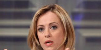 “Giorgia Meloni, leader da discount”
