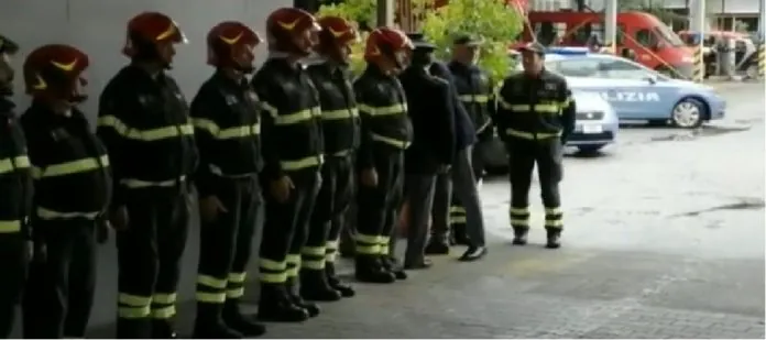 omaggio polizia pompieri