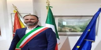 Tra i 94 destinatari dell’ordinanza di custodia cautelare della maxi operazione Nebrodi, messa in atto stamane dai carabinieri e dai finanzieri di Messina, vi è il sindaco di Tortorici Emanuele Sardo Galati, 39 anni