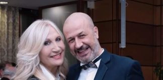 “Complimenti al nostro Fabio La Rosa di Messina, che ieri sera presso il Circolo Ufficiali dell’Aeronautica Militare -Casa dell’Aviatore- di Roma ha ricevuto l’Attestato d’Onore Accademico della Norman Academy Inc, e l’Attestato di Benemerenza ed il Titolo di Accademico Onorario -Not(t)e per la Leucemia-“