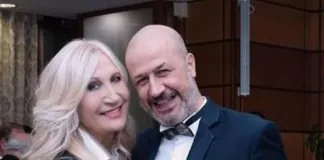 “Complimenti al nostro Fabio La Rosa di Messina, che ieri sera presso il Circolo Ufficiali dell’Aeronautica Militare -Casa dell’Aviatore- di Roma ha ricevuto l’Attestato d’Onore Accademico della Norman Academy Inc, e l’Attestato di Benemerenza ed il Titolo di Accademico Onorario -Not(t)e per la Leucemia-“