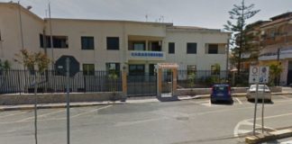 A Santa Teresa di Riva, i Carabinieri della locale Stazione hanno raccolto la denuncia di furto di un telefonino sporta da un cittadino del posto, acquisendo successivamente le immagini delle telecamere di sorveglianza dell’esercizio commerciale ove era stato commesso lo scippo