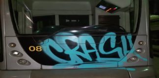 Nella notte appena trascorsa, ignoti hanno vandalizzato due vetture del tram a Messina