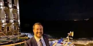 Serata di relax oggi, per il leader Lega Matteo Salvini incantato dalla bellezza di Chianalea di Scilla