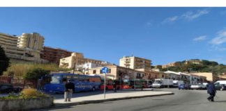 “Lunghe code si sono registrate questa mattina sul viale Annunziata, direzione monte mare, dinanzi l’istituto scolastico Bisazza, ove un mezzo privato (un furgone per l’esattezza), rimasto in panne, ha creato non pochi disagi alla circolazione viaria”