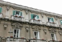 “Egregio assessore Razza sono la Signora Scimone ossia l’unica figlia di una paziente che soggiorna nella casa di riposo -come d’incanto- da stanotte è cominciato il mio incubo peggiore è in maniera non esattamente ufficiale per come si usa agire in questa città abbandonata e vilipesa ormai da decenni”