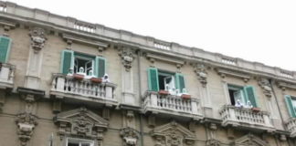 “Egregio assessore Razza sono la Signora Scimone ossia l’unica figlia di una paziente che soggiorna nella casa di riposo -come d’incanto- da stanotte è cominciato il mio incubo peggiore è in maniera non esattamente ufficiale per come si usa agire in questa città abbandonata e vilipesa ormai da decenni”