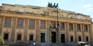 Il tribunale di Messina ha condannato a pene comprese tra 2 e 25 anni a 18 dei 22 imputati del processo denominato Totem che vedeva imputati boss e gregari mafiosi del clan deviato del rione Giostra