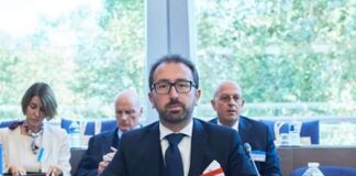 Il Governo presieduto dal presidente del Consiglio dei ministri Giuseppe Conte ha iniziato oggi alle 09.30 a misurarsi con un importante banco di prova al Senato, sulla mozione di sfiducia presentata dal centrodestra e da Emma Bonino al Guardasigilli Alfonso Bonafede