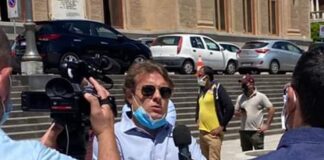 Oggi in piazza: “Ho sentito il dovere di scendere al fianco dei ristoratori e commercianti messinesi vittime di una burocrazia, che sempre ha oppresso la Sicilia, e che in una emergenza come questa è inconcepibile che trovi spazio per rallentare ancora di più una ripresa già difficile”