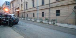 Nel contesto dei controlli volti a garantire il rispetto delle prescrizioni estese attraverso i decreti emanati dal Presidente del Consiglio dei Ministri in materia di contenimento dell’emergenza sanitaria per contrastare la diffusione del virus Covid-19, oggi 1 maggio le forze dell’ordine hanno effettuato un massiccio servizio di verifica