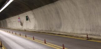 Alle prime ore del mattino della data odierna, la Polizia Stradale di S.Agata Militello ha dato esecuzione ad un decreto di sequestro preventivo ex art. 321 c.p.p., disposto dal G.I.P. del Tribunale di Patti, su richiesta di questa Procura della Repubblica, avente ad oggetto il viadotto autostradale denominato “Buzza”, carreggiata con direzione Messina – Palermo, compresa tra il km 119+620 e il km 120+840 della autostrada A20 ME-PA