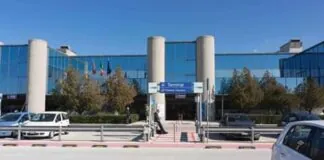 “Apprendo dal presidente di Airgest S.p.A Aeroporto Trapani Salvatore Ombra che Alitalia, la compagnia di bandiera, improvvisamente ha fatto sapere che non intende operare rotte con #Roma e #Milano da #Trapani”