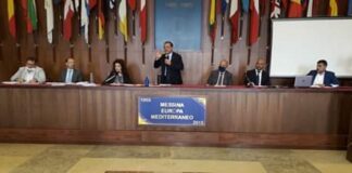 Il Sindaco Cateno De Luca, insieme al Vice Sindaco Salvatore Mondello, agli Assessori Carlotta Previti, Massimiliano Minutoli e Francesco Caminiti; il Presidente di AMAM Salvo Puccio; e l’ing. Giacomo Villari per ATM S.p.A.; ha illustrato nel corso di una conferenza stampa oggi a Palazzo Zanca il “Piano Straordinario Infrastrutturale – RIPARTE MESSINA”