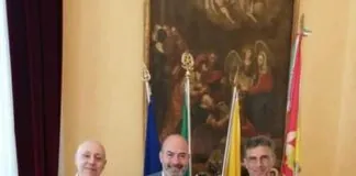 Il Vice Sindaco Salvatore Mondello…, ha ricevuto stamani a Palazzo Zanca in visita di cortesia il Contrammiraglio Giancarlo Russo Direttore Marittimo della Sicilia orientale e Capo del Compartimento Marittimo del porto di Catania, accompagnato dal comandante della Capitaneria di Porto di Messina Capitano di Vascello Gianfranco Rebuffat
