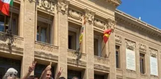 Imponente partecipazione questa mattina in piazza Unione Europea a Messina, alle ore 10.30, al Flash mob per la costruzione del Ponte sullo Stretto e le infrastrutture