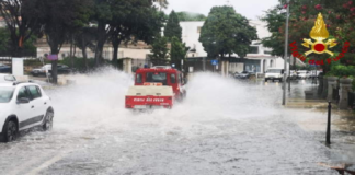 I Vigili del fuoco del Comando provinciale di Messina, stanno operando su varie zone del territorio messinese per contrastare gli allagamenti che si sono creati in città