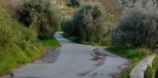 Via ai lavori, nella strada per il cimitero