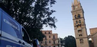 Gli agenti della Polizia di Stato, hanno arrestato ieri a Messina, un ventisettenne che ha manomesso il braccialetto elettronico