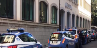 Reggio Calabria, minaccia i poliziotti con una picozza: l’aggressore extracomunitario… è stato arrestato